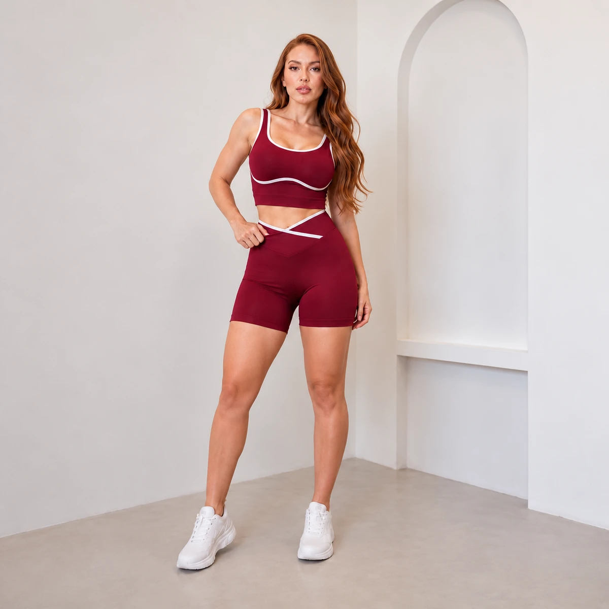 Top e short vinho Lumova com cós cruzado, incluídos no kit com legging