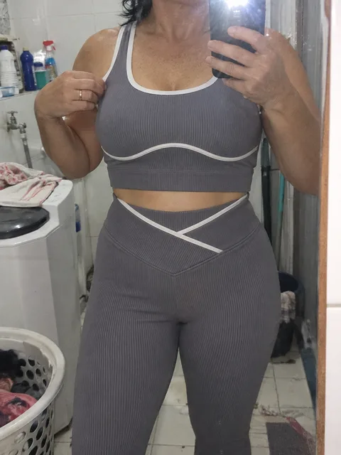 Detalhe do conjunto cinza no espelho